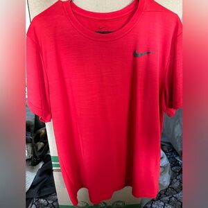 Nike Dri-Fit Men’s Red Short Sleeve T-Shirt Large